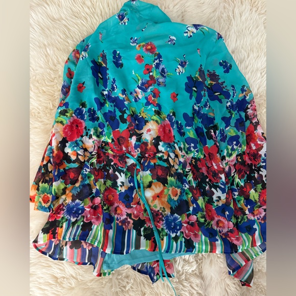 Womens blouse with built in under shirt - Picture 4 of 4